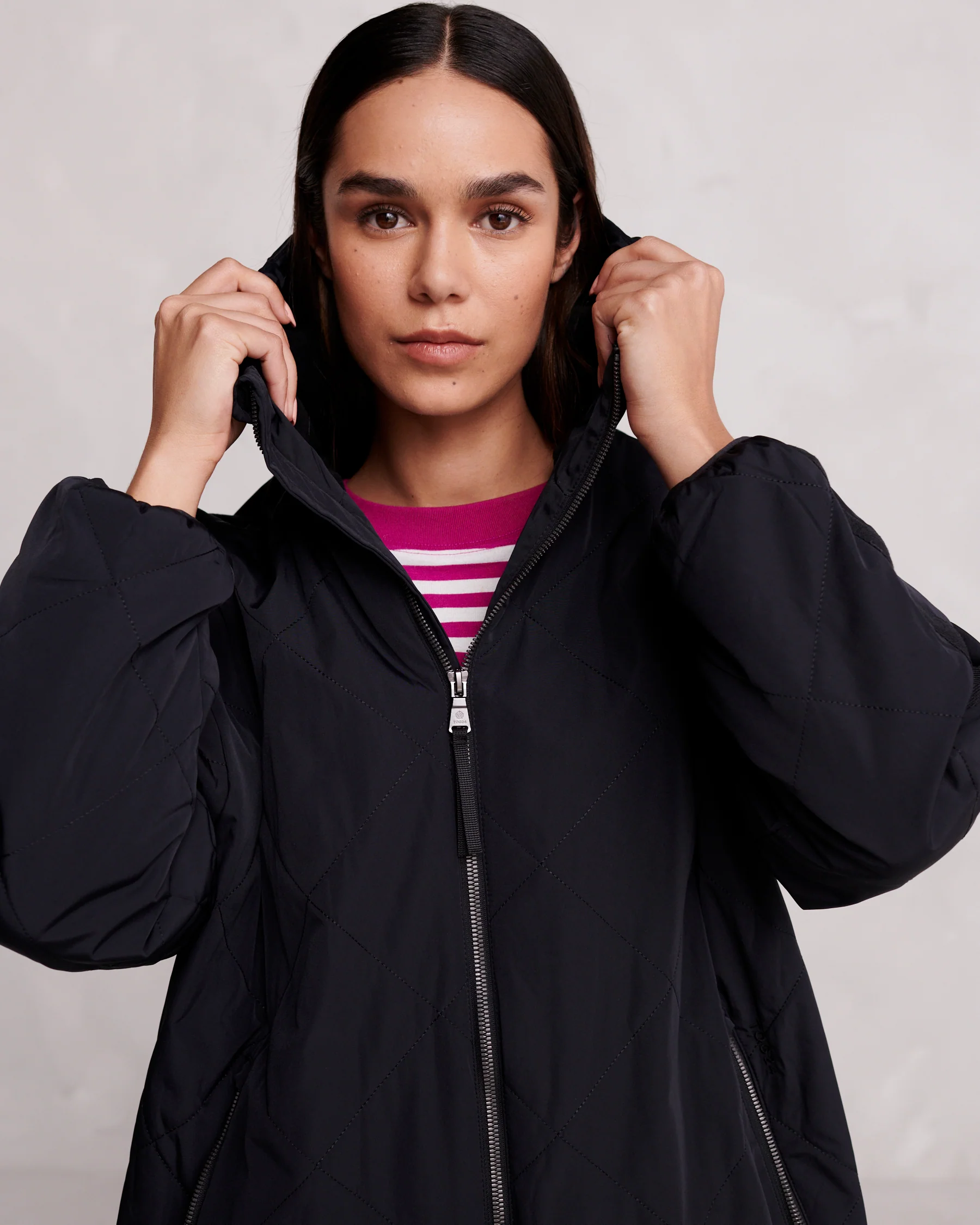Banton Womens Oversized Shower Resistant Insulated Jacket - Black - Image 11
