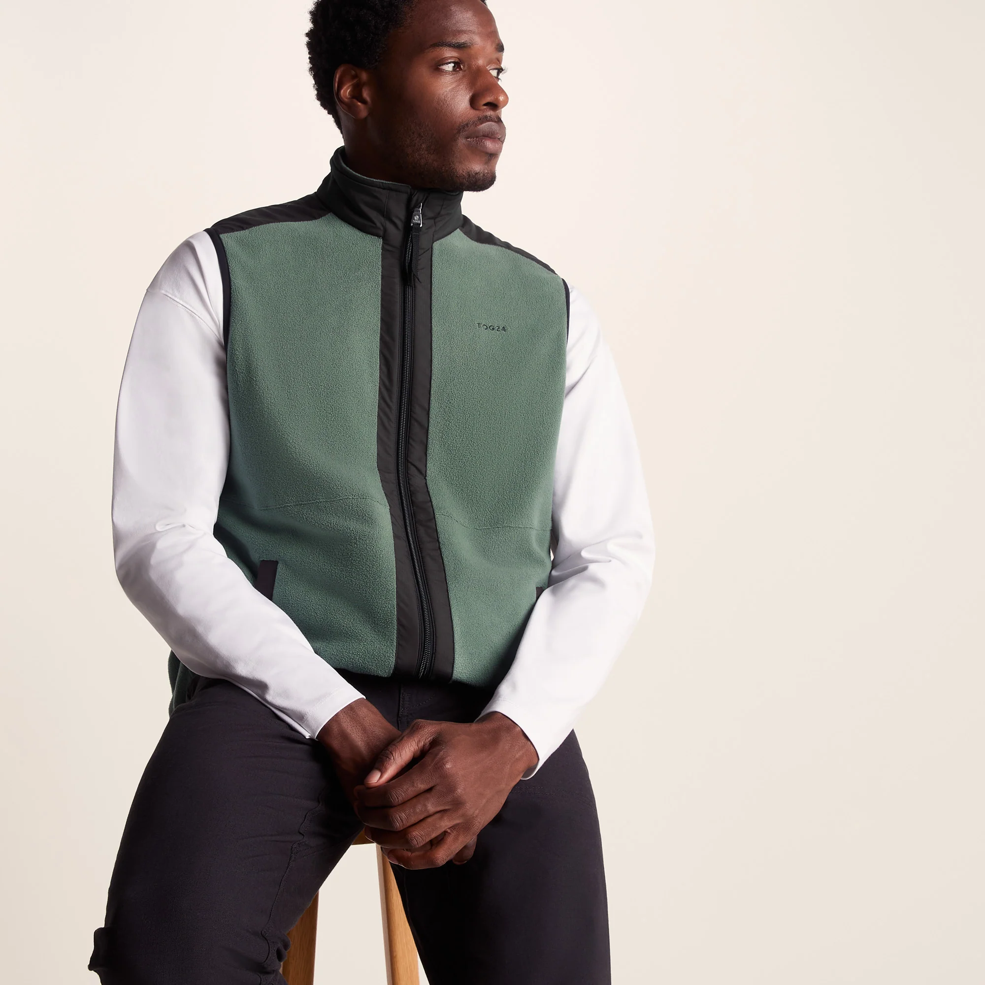Boltby Mens Relaxed Fit Microfleece Gilet - Black/Light Forest - Image 3