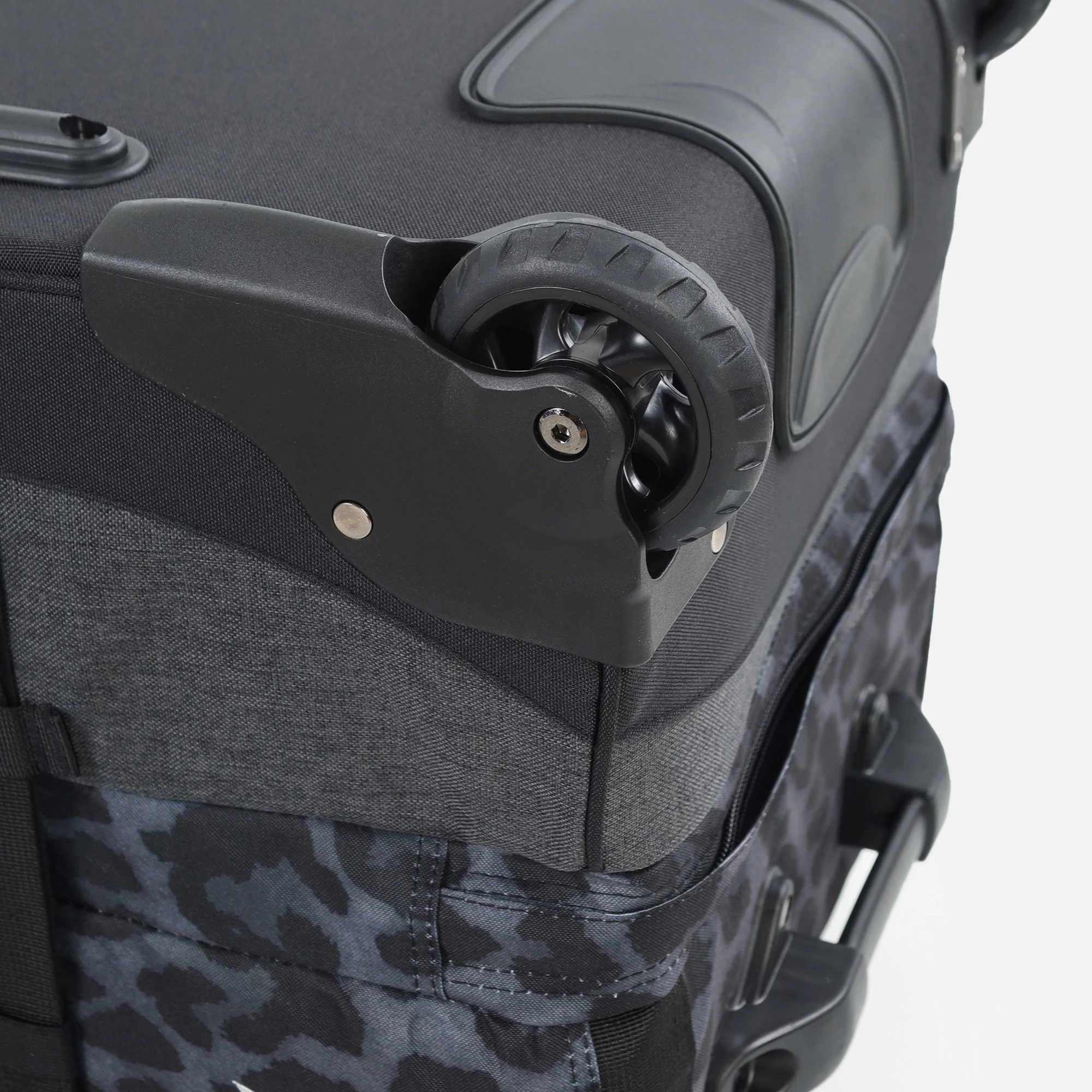 Surfanic Maxim 3.0 100L Roller Bag - Jet Black - Image 15