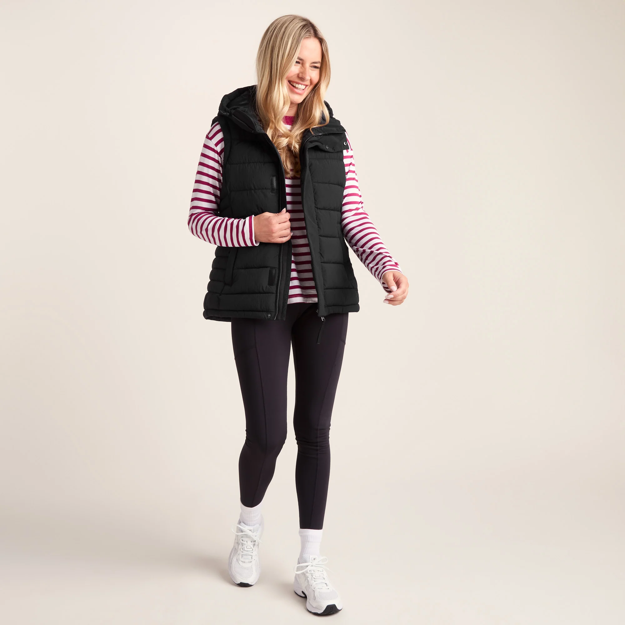 Wyness Womens Shower Resistant Insulated Jacket - Black - Image 2
